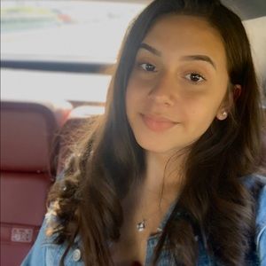 Meet your Posher, Alyssa